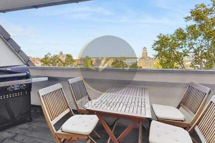 Moderne Dachgeschosswohnung mit großem und kleinen Dachbalkon sowie Aufzugsanbindung 3 zimmer
