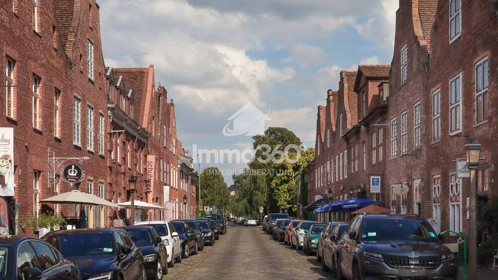 Gepflegte Büroeinheit in denkmalgeschütztem Altbau in erstklassiger Lage