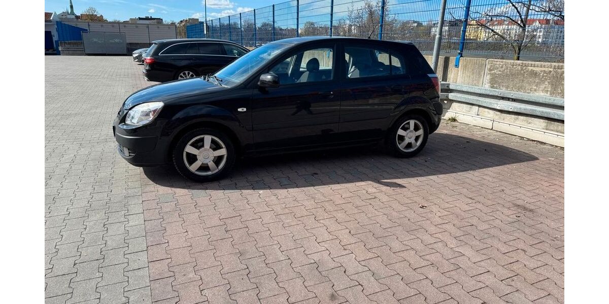 Kia Rio 98.000 km 3.190 &euro; Berlin 10827