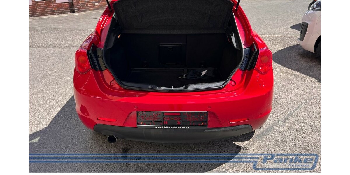 Alfa Romeo Giulietta Turismo*Pano*Schiebe*Sport*SHZ*Tempo* 95.791 km 10.990 &euro; Berlin 13187