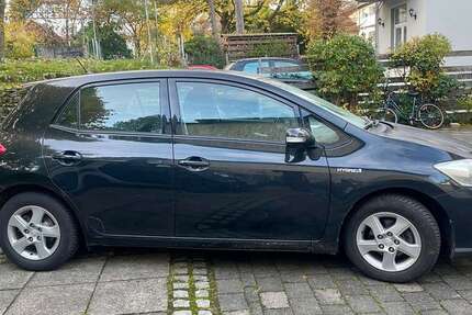 Toyota Auris 101.000 km 10.200 € Berlin 13353
