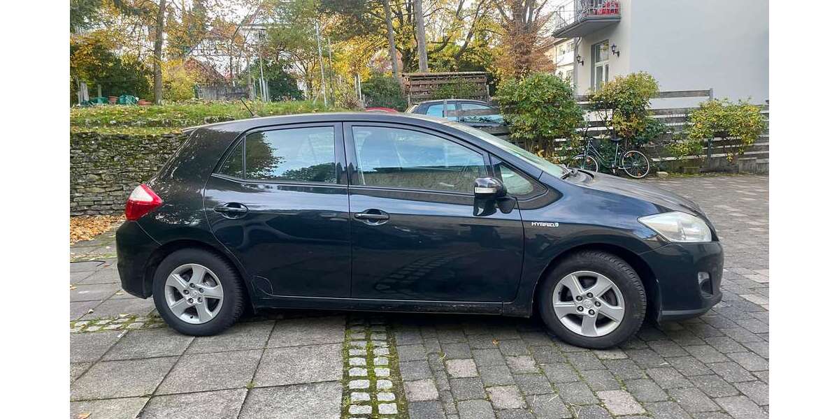 Toyota Auris 101.000 km 10.200 € Berlin 13353