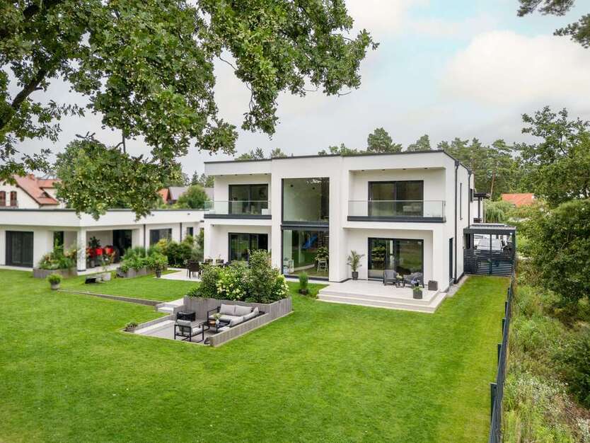 Haus zum Mieten in Stahnsdorf 4.990 € 323 m²