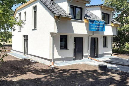 Neubau-Doppelhaushälfte in Berlin-Falkenberg -Für Familien &Paare
