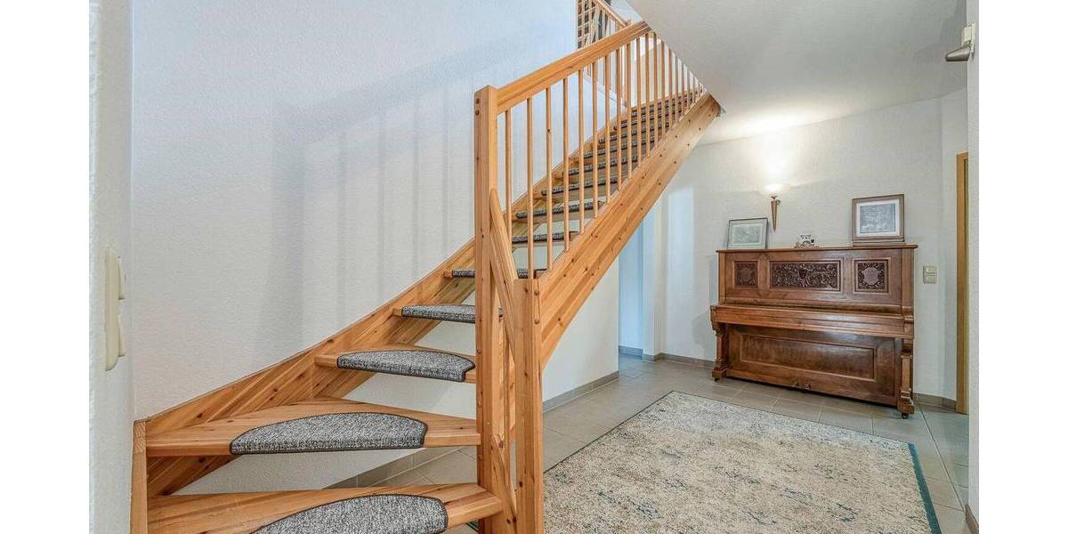 Viel Platz zum Leben - Haus mit Einliegerwohnung oder BüroPraxis im Schäferfeld Potsdam 8 zimmer