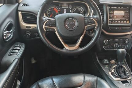 Jeep Cherokee 157.000 km 9.950 &euro; Berlin 10707