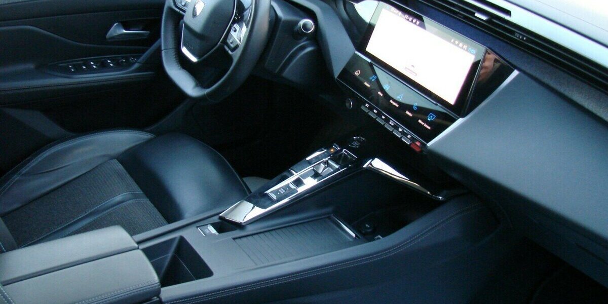 Peugeot 308 SW 1.6 Hybrid Allure Pack HY 180 ACC 360º 44.600 km 23.980 &euro; Falkensee 14612
