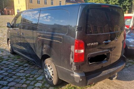Opel Vivaro 120.000 km 18.600 € Berlin 13125