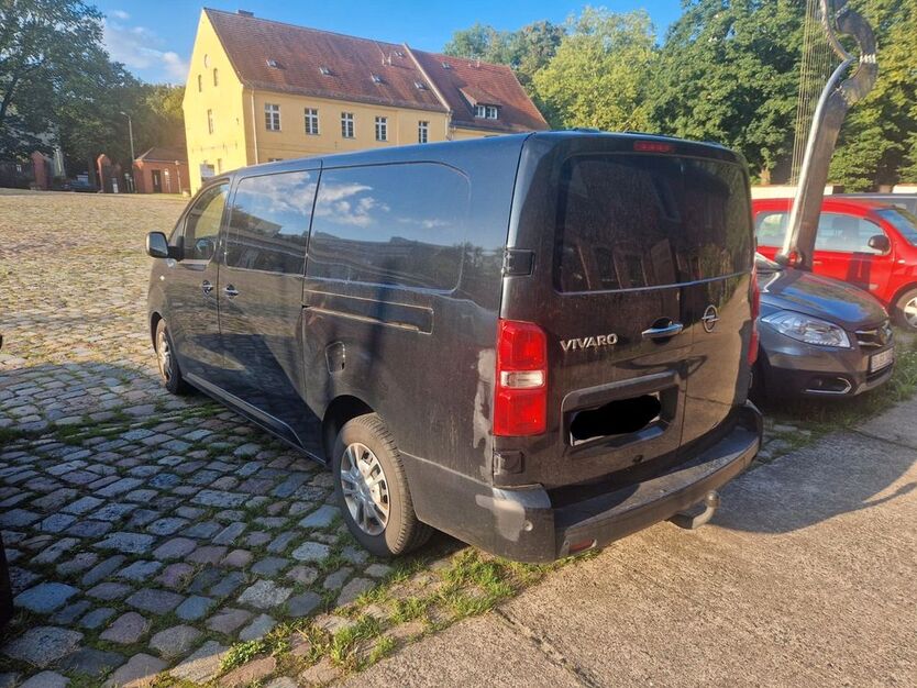 Opel Vivaro 120.000 km 18.600 € Berlin 13125