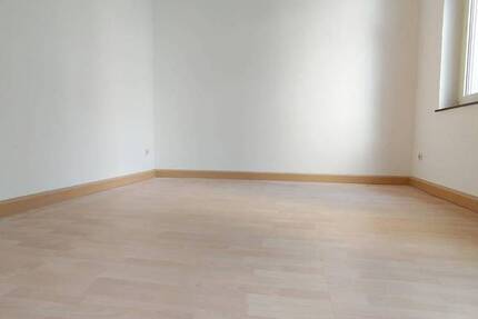 Helle neurenovierte SingleWohnung mit offene Wohnküche im ruhigen Haus mit freundlichen Nachbarn!
