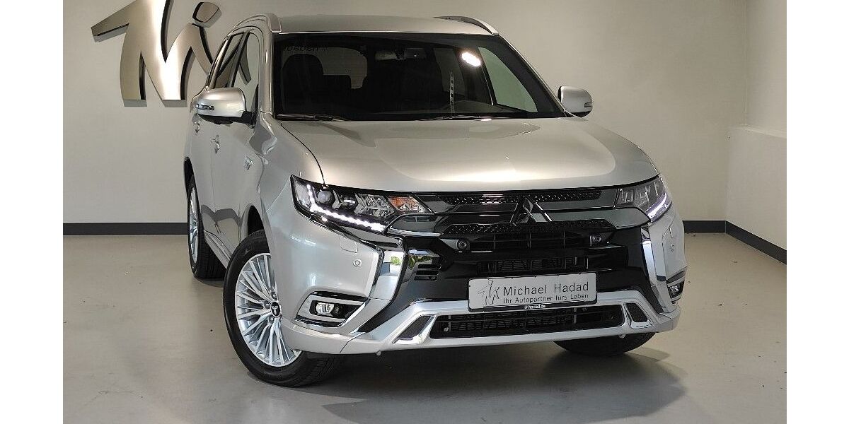 Mitsubishi Plug-in Hybrid Outlander 62.920 km 24.900 € Berlin 12167