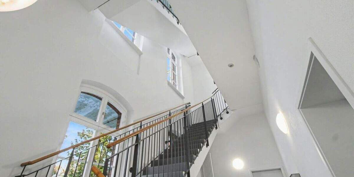 Vermietet: 1-Zimmer-Altbauwohnung (2004 kernsaniert) mit Balkon, Stellplatz und Denkmalschutz 1 zimmer