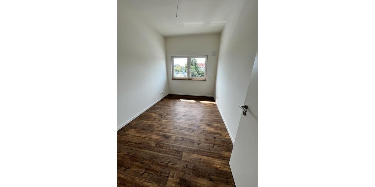 Etagenwohnung Nauen - 4 Zimmer, 90 m&sup2;, 1.330&euro; | Angebot:26232003
