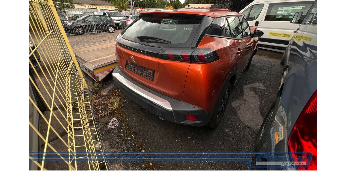 Peugeot 2008 1.2 PureTech 100 Active Pack*Unfall* 21.200 km 6.380 € Berlin 13187