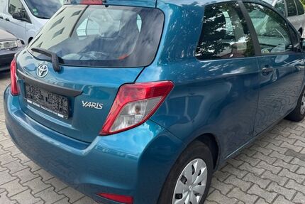 Toyota Yaris 255.165 km 1.499 &euro; Berlin 12351