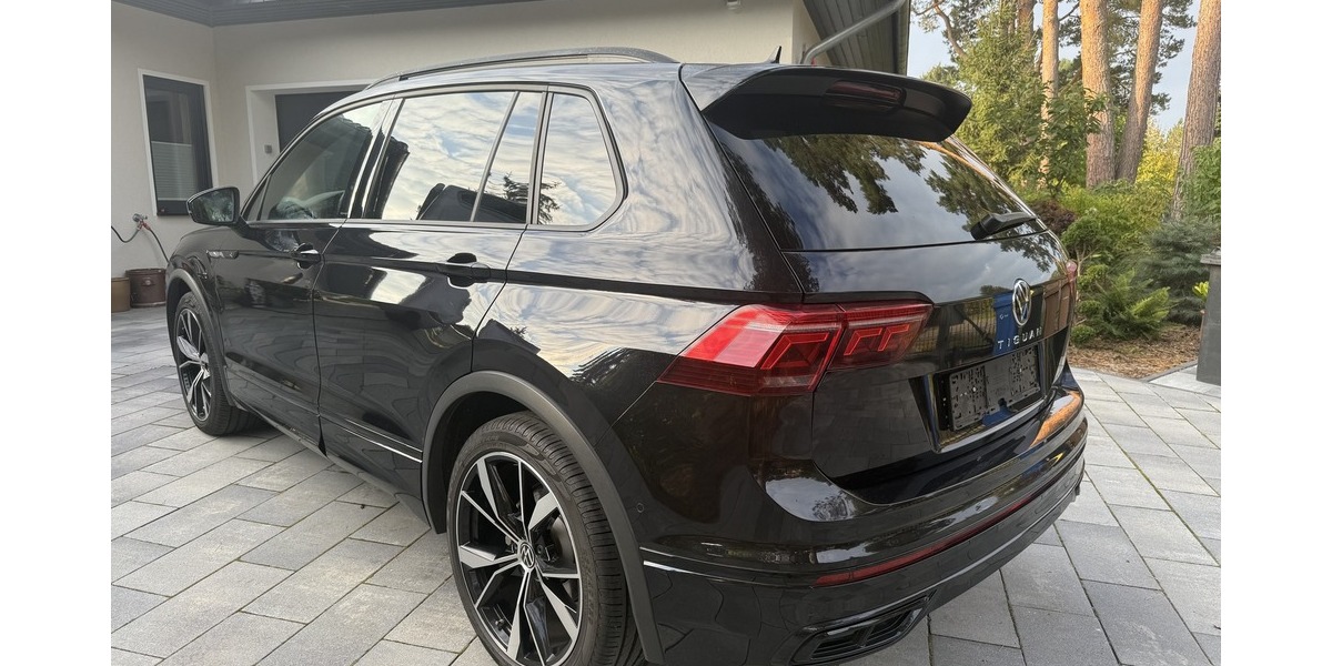 VW Tiguan R-Line Black MATRIX ACC CAM 20 Z HARMAN 57.456 km 31.990 € Berlin 10247