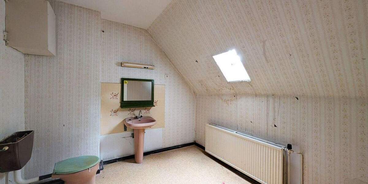 Sanierungsobjekt - 6-Zimmer-Doppelhaushälfte in Bornim 6 zimmer