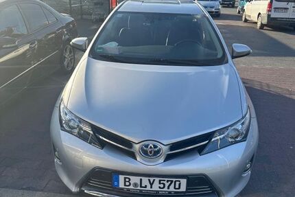 Toyota Auris 103.583 km 11.900 € Berlin 13587
