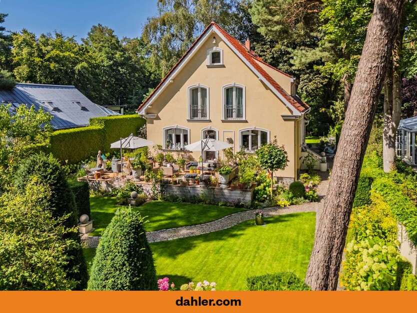 Haus zum Kaufen in Kleinmachnow 1.790.000 € 260.1 m² 9 zimmer