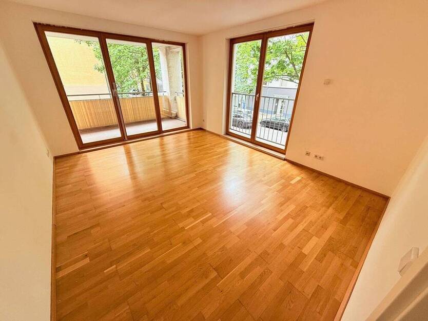 Moderne Balkon-Whg im grünen Prenzlauer Kiez! *EBK*