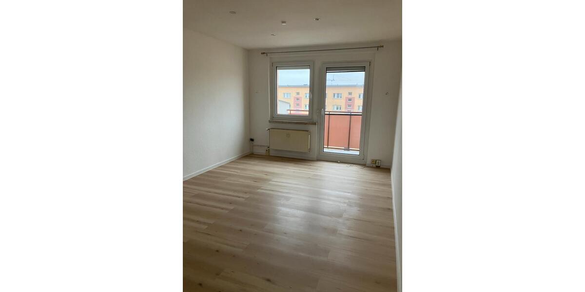 Helle 4 Zimmer Wohnung in Leutzsch mit Balkon, ruhige Lage 4 zimmer