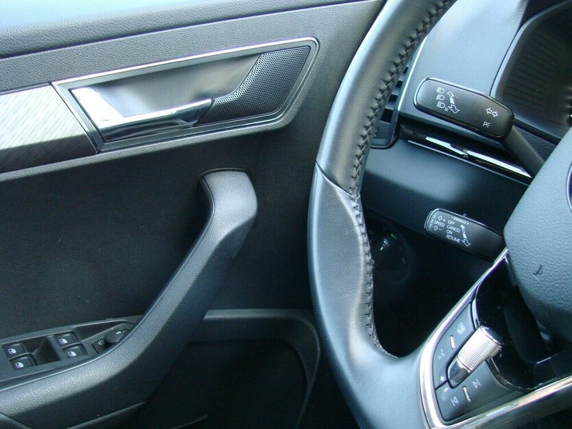 Skoda Karoq 2.0TDI Style 4x4 ACC Columbus Leder AHK 52.678 km 31.890 € Falkensee 14612