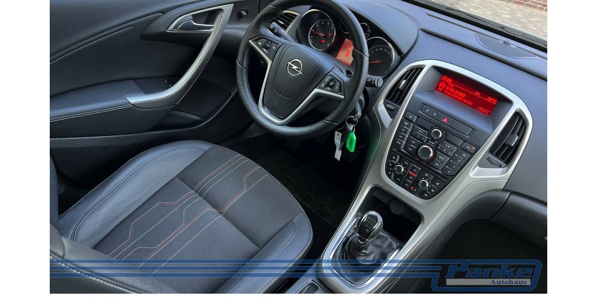 Opel Astra 1.4 150 Jahre *SHZ*PDC*AUX*Teilleder* 112.935 km 6.890 &euro; Berlin 13187