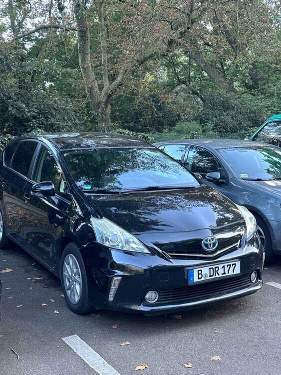 Toyota Prius Plus 244.000 km 8.250 € Berlin 10178
