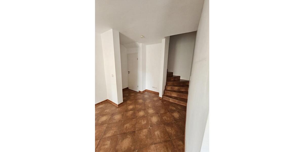 Neuwertige Doppelhaushälfte mit 4 Zimmern 4 zimmer