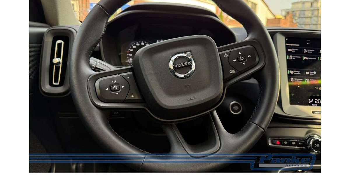 Volvo XC40 Essential 2WD 8G*LED*Virtuall*PDC*BT*Tempo* 15.156 km 26.990 &euro; Berlin 13187