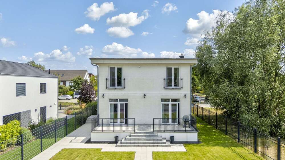 Haus zum Kaufen in Potsdam 2.390.000 € 317 m² 9 zimmer