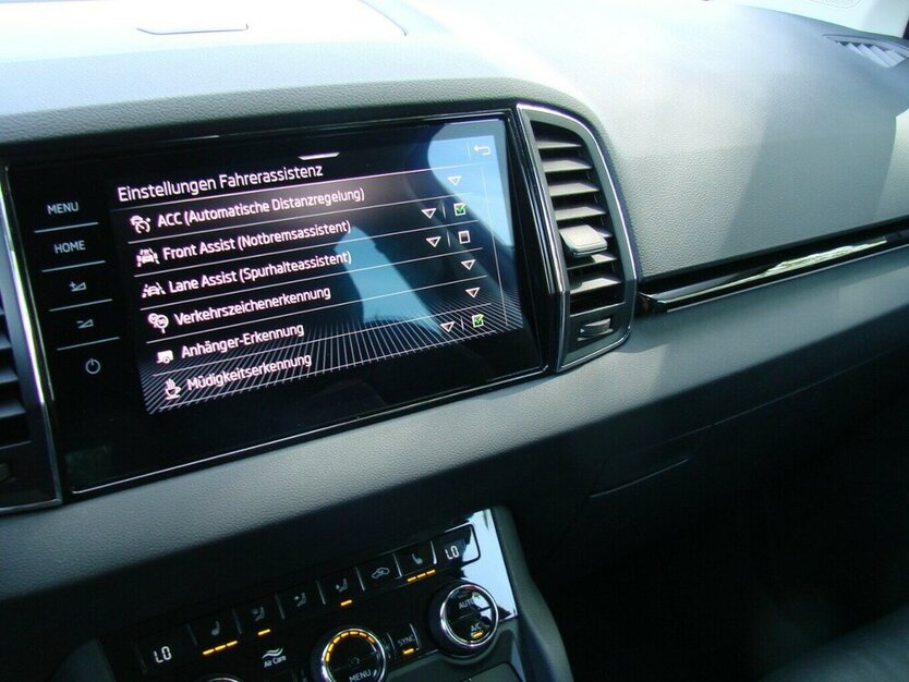 Skoda Karoq 2.0TDI Style 4x4 ACC Columbus Leder AHK 52.678 km 31.890 € Falkensee 14612