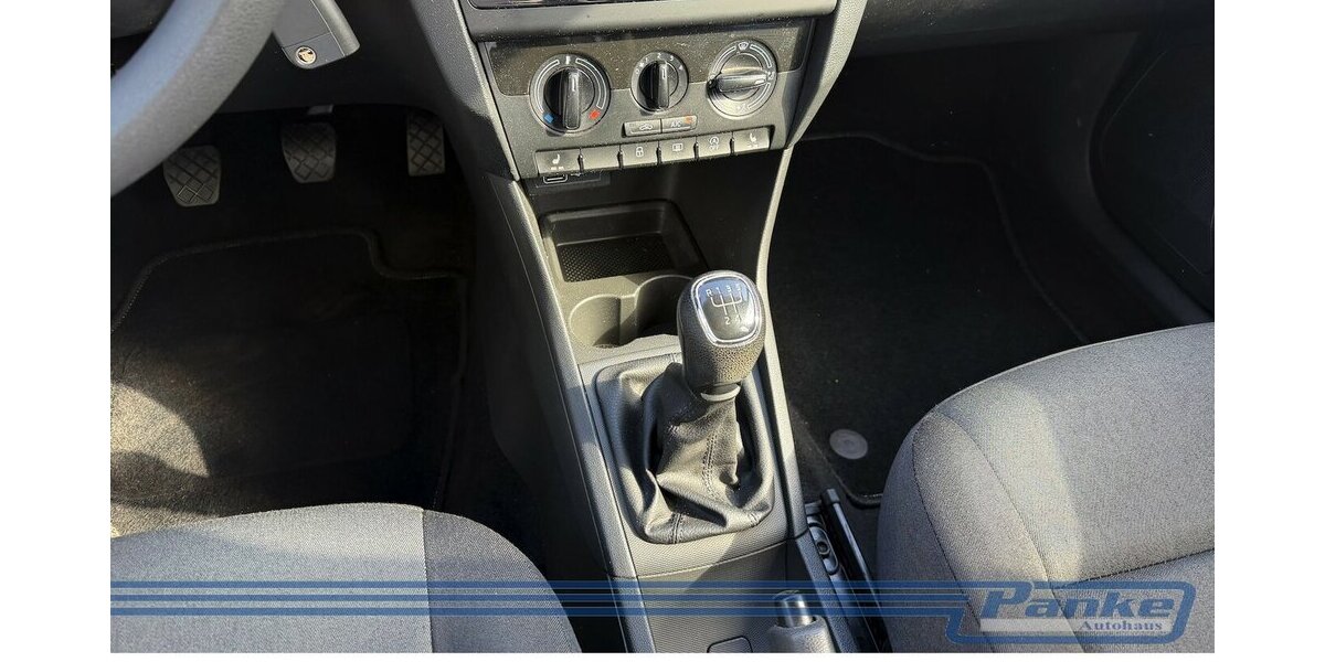 Skoda Rapid Cool*SHZ*PDC*Klima*USB*Touch*1-Hand* 93.530 km 9.480 &euro; Berlin 13187