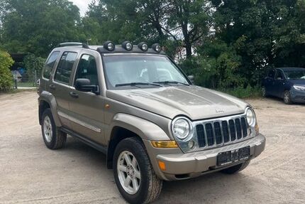 Jeep Cherokee 141.000 km 3.299 &euro; Berlin 13357