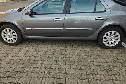 Renault Laguna 99.800 km 2.300 € Berlin 13403