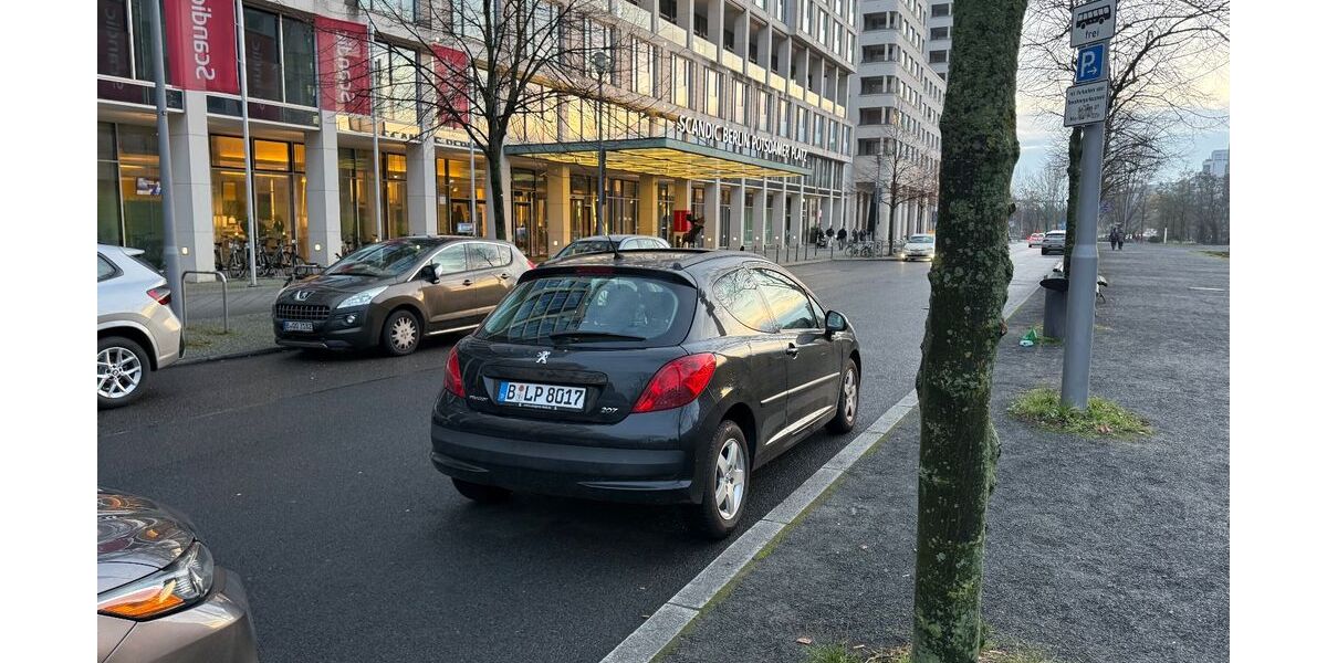 Peugeot 207 113.948 km 2.500 &euro; Berlin 10781