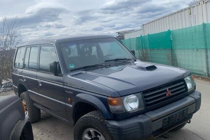 Mitsubishi Pajero 248.000 km 3.399 &euro; berlin 13089