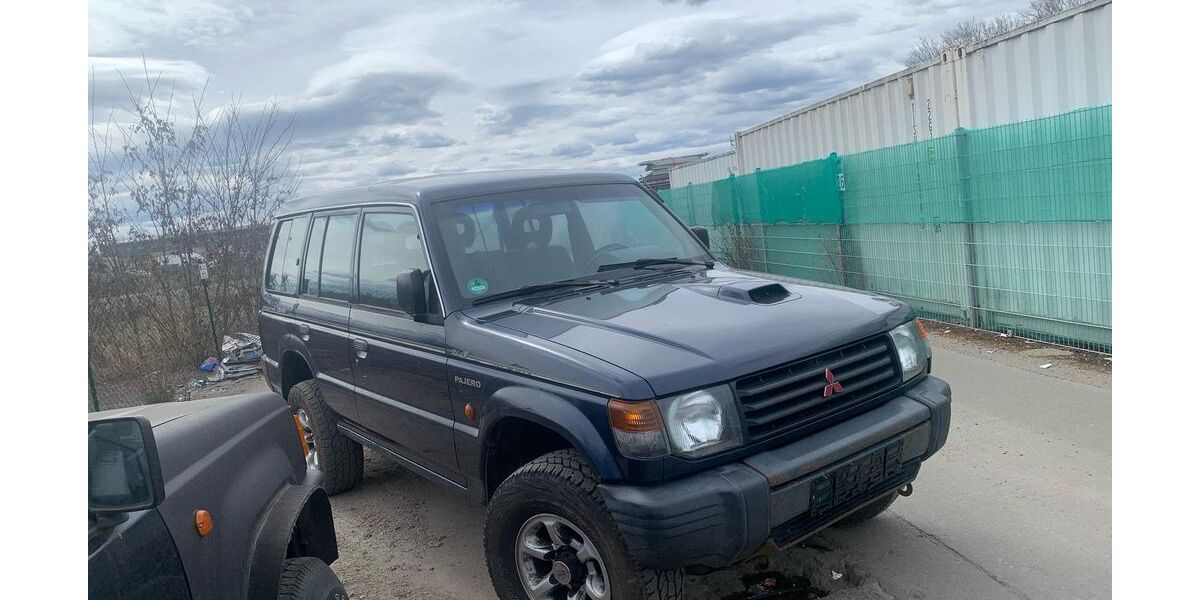 Mitsubishi Pajero 248.000 km 3.899 € berlin 13089