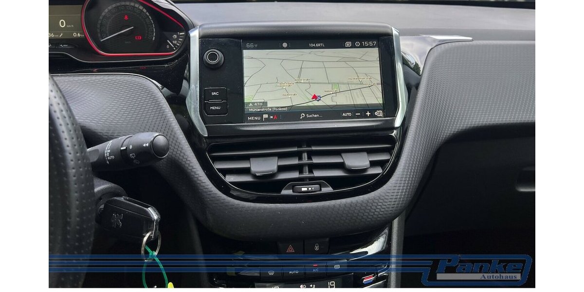 Peugeot 2008 1.2 PT 130 Allure*Pano*Navi*Leder*1-Hand* 79.035 km 11.990 &euro; Berlin 13187