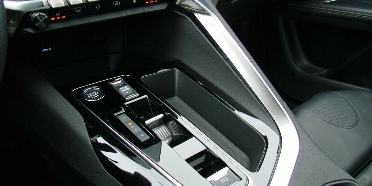 Peugeot 5008 1.2 PureTech 130, GT-Line Leder ACC Navi Pano 30.873 km 29.980 € Falkensee 14612