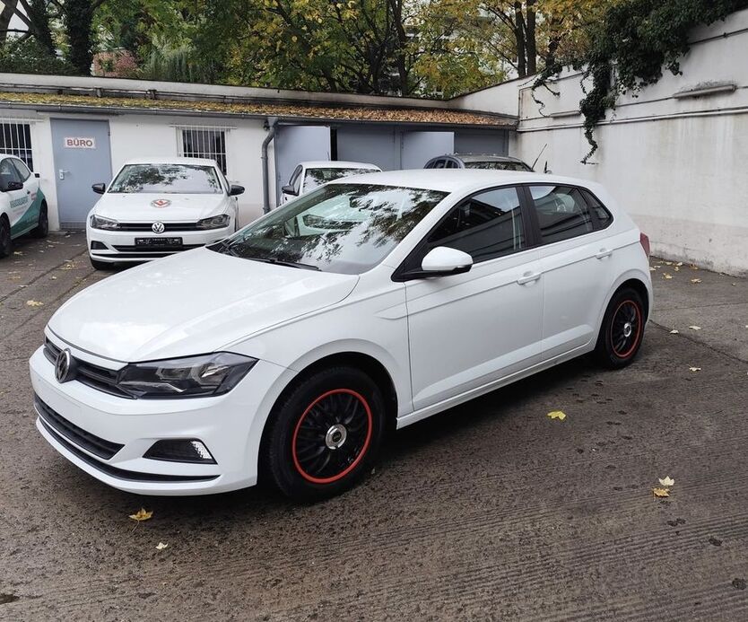 VW Polo 81.589 km 8.900 € Berlin 10247