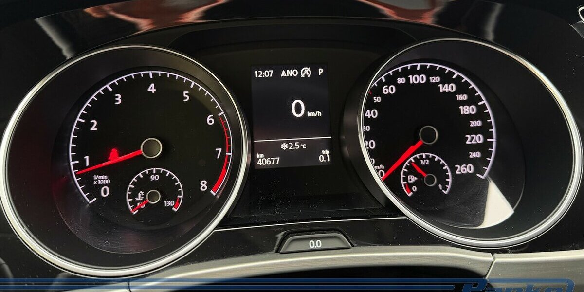 VW Touran Comfortl.DSG BT110 TSI*7Sitz*NAV*ACC*PDC* 40.678 km 22.990 &euro; Berlin 13187