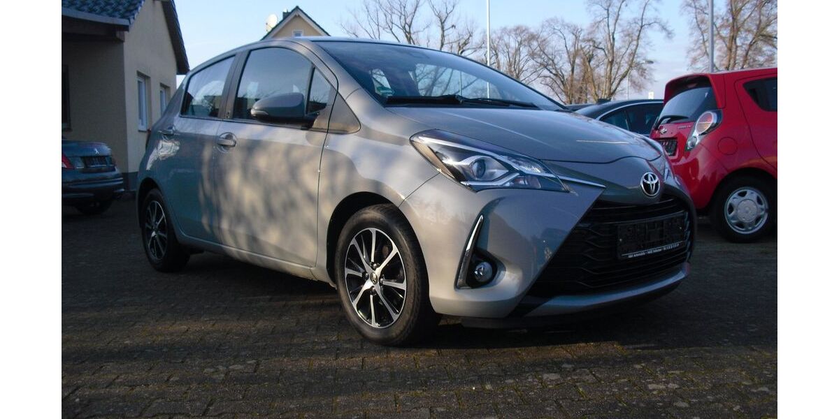 Toyota Yaris 52.695 km 11.000 &euro; Falkensee 14612