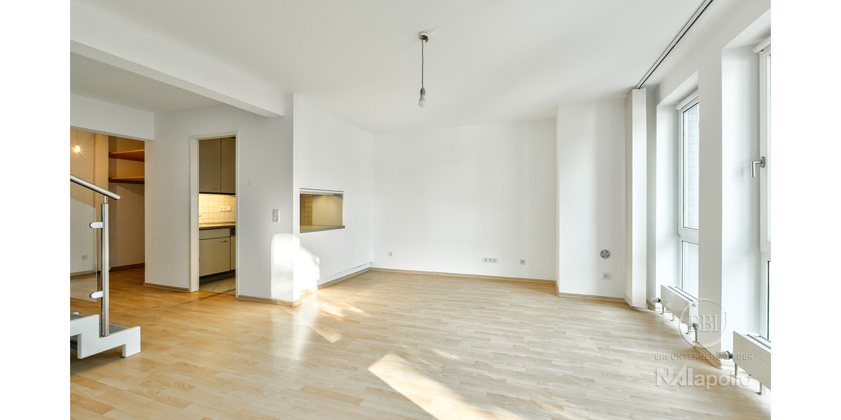 FRISCH RENOVIERTE NEUBAU-MAISONETTE MIT SÜD-BALKON UND TIEFGARAGEN-STELLPLATZ! - Maisonettenwohnung Teltow Teltow | Angebot:24533058