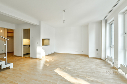 FRISCH RENOVIERTE NEUBAU-MAISONETTE MIT SÜD-BALKON UND TIEFGARAGEN-STELLPLATZ! - Wohnung Teltow Teltow | Angebot:24533058