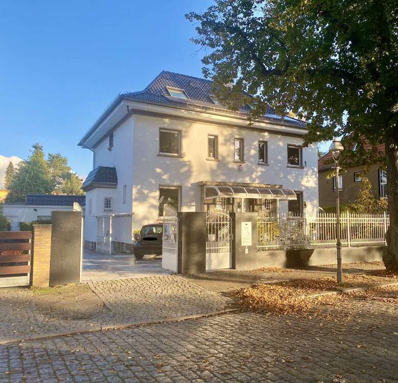 Haus zum Kaufen in Berlin 2.300.000 € 260 m²