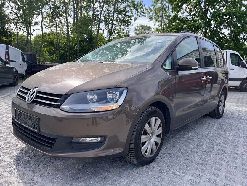 VW Sharan 284.221 km 4.990 € Berlin 14167