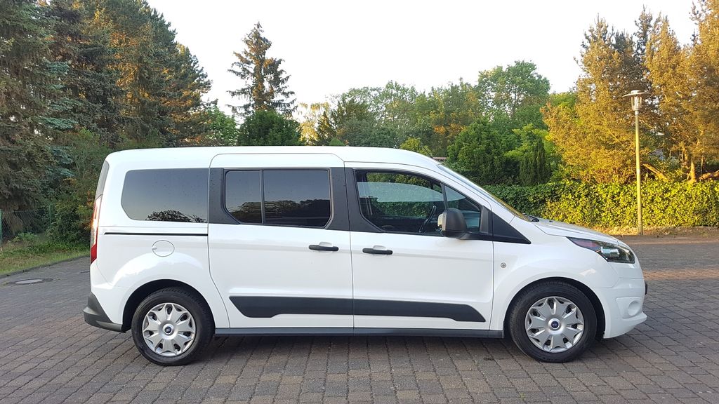 Ford Tourneo Connect 179.000 km 13.400 € Berlin 13581