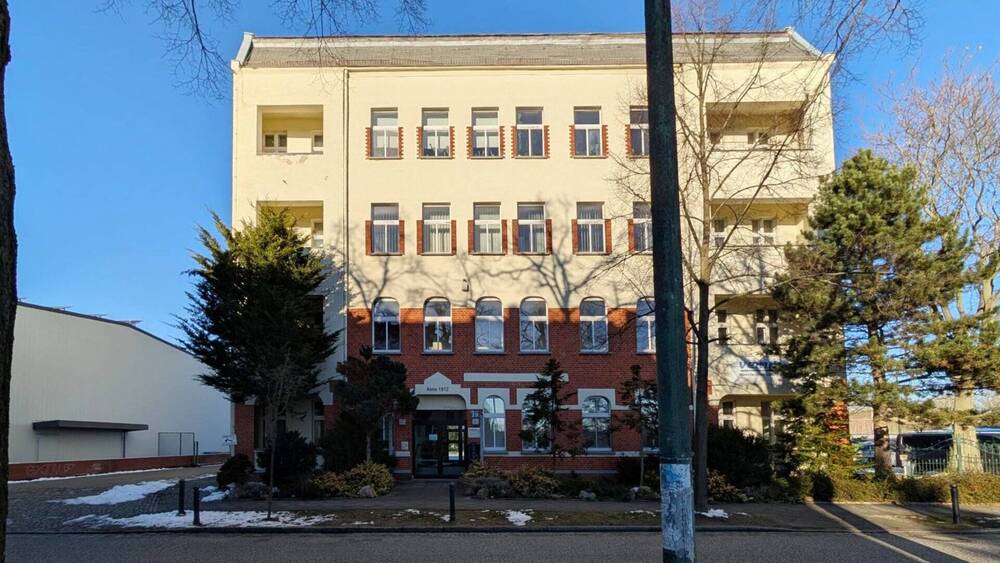 Gepflegter Altbau Mehrfamilien- Bürohaus zimmer