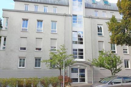 Renovierungsbedürftige Komfortwohnung mit Terrasse und GemeinschaftsschwimmbadSauna 2 zimmer